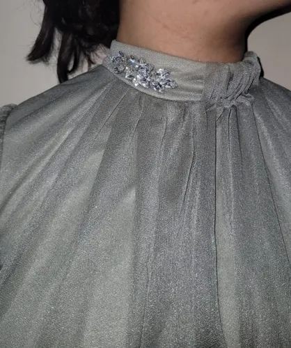 Vestido Cinza Escuro Prata Clássico Longo Festa, Tamanho ''M'' corresponde ao número 42.