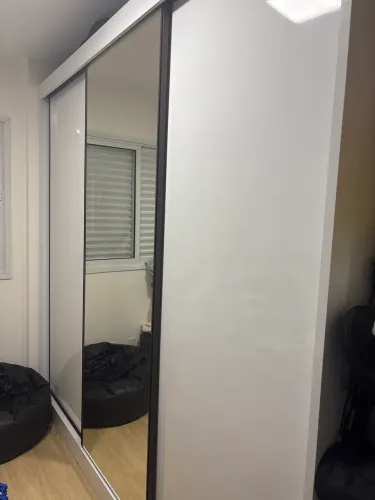 Excelente guarda roupas 3 portas de correr novinho