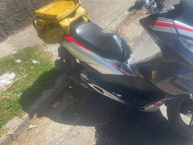 Pcx com detalhes na carenagem