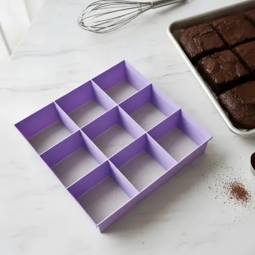 Cortador de brownie 4x4  com nove divisórias quadradas perfeitos