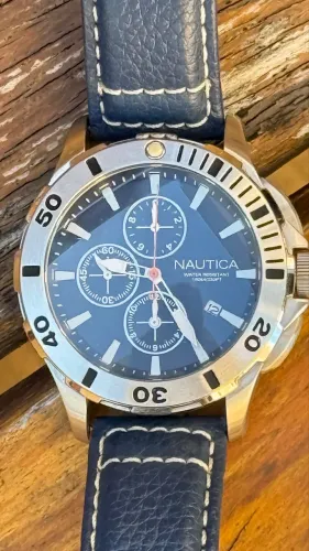 Relógio Náutica 100 m pulseira couro azul, masculino, excelente estado, pouquíssimo uso.