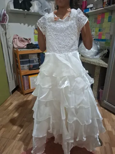 VENDE-SE VESTIDO, USADO APENAS 2 VEZES, ARRUMADO PARA DIVERSAS OCASIÕES