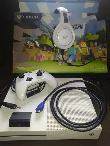 XBOX ONE S, praticamente novo