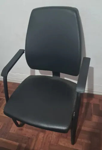Mesa e Cadeira de escritório usados