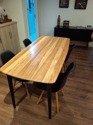 Mesa de jantar com 4 cadeiras 