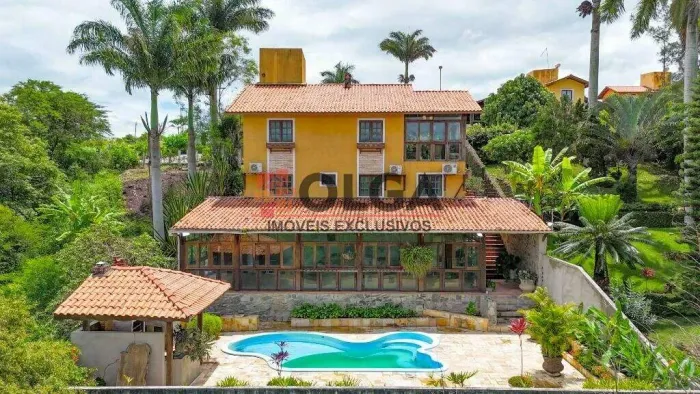 Casa com vista para as montanhas e piscina aquecida em Gravatá em Condomínio á venda