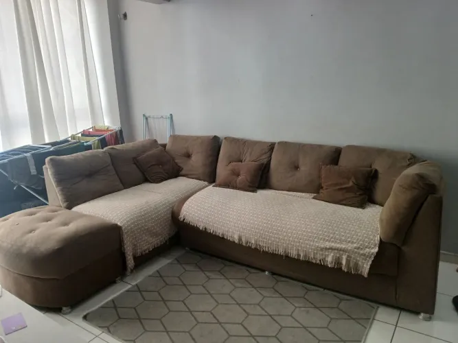 Vendo sofá em formato L, reformado