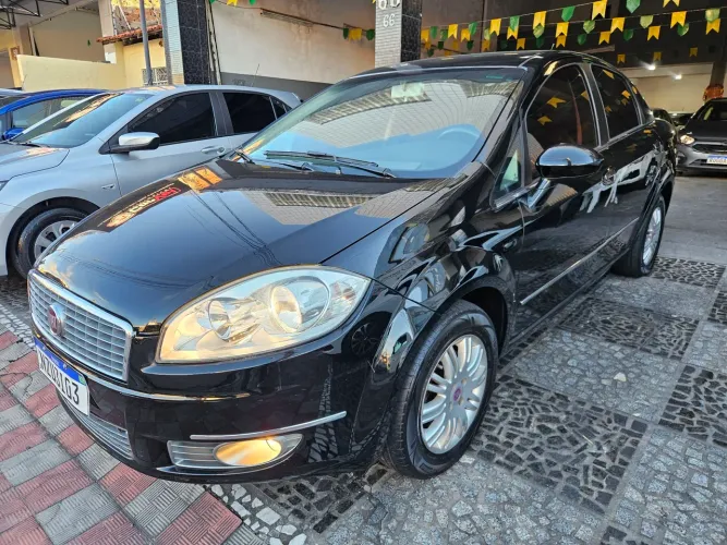 Fiat Linea Essence 1.8 Flex 16V 4P 2012