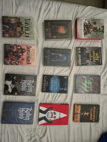 Livros de fantasia novos e lacrados - Nome do Vento, Terra Partida, Daevabad e mais