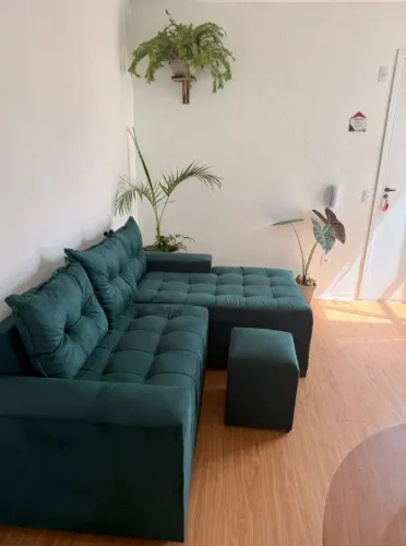 Sofás chaise+ puff grátis 
