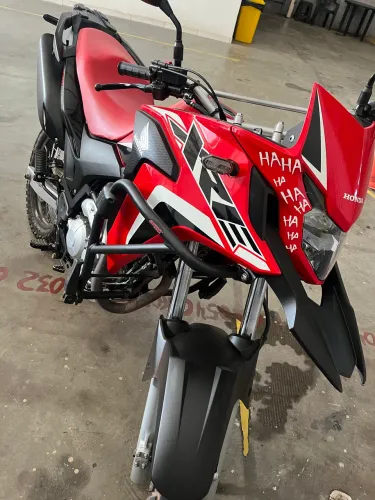 XRE 300 2023
