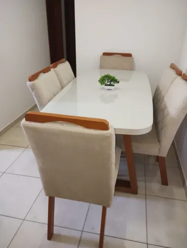 Vende-se mesa
