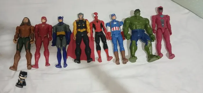 Bonecos da Marvel, DC Comics e Power Ranger