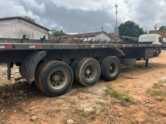 Carreta LS Guerra porta contêiner roda a disco
