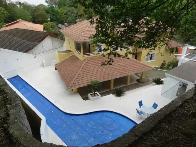 Chacara alto padrão 4 suites, piscina e quadra privativa em São Paulo