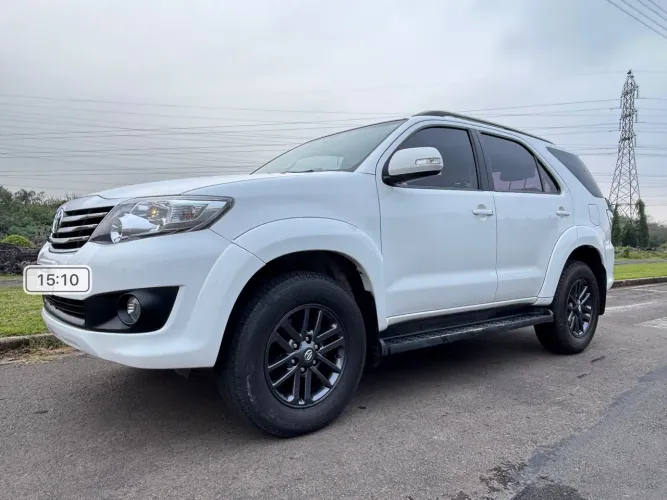 Toyota Hilux SW4 SR 4X2 2.7/ 2.7 Flex 16V Aut. 2015