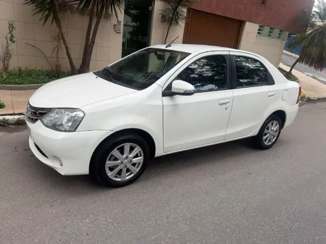 Toyota Etios XLS Sedan 1.5 Flex 16V 4P Mec. 2017
