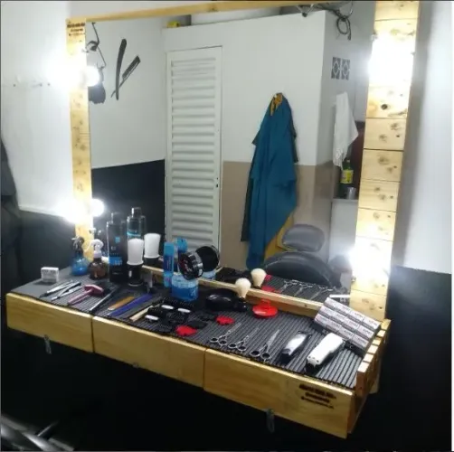 Vende-se bancada de barbearia!