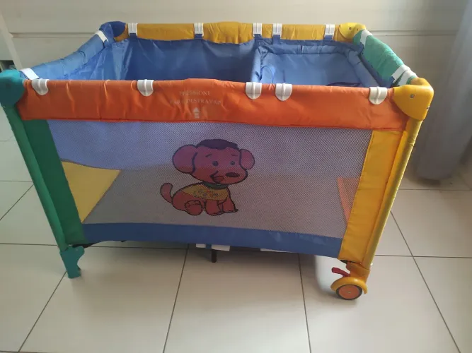 Berço, chiqueirinho, trocador de fralda, colorido, desmontável, em nylon,