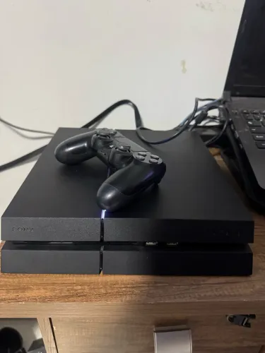 PS4 825gb todo original - 2 controles + GTA V mídia física