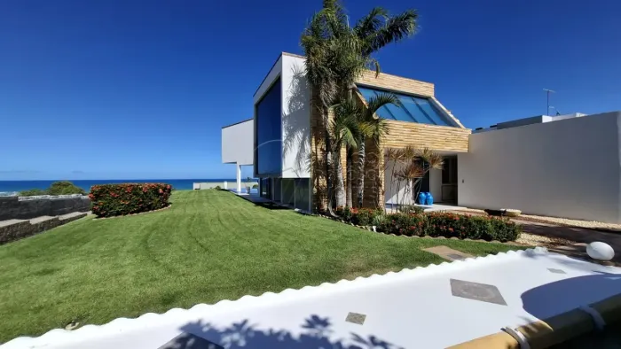 Casa com Vista Mar e Piscina com Borda infinita à venda no Cond. Horizonte Fênix em Jacare