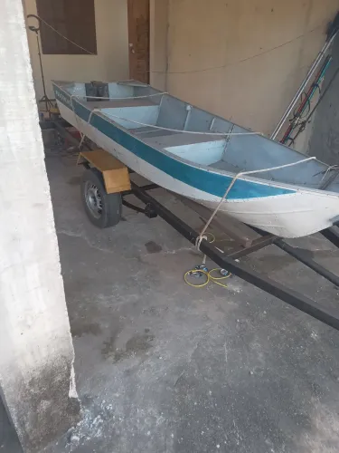 Vendo barco de aluminio carretinha e motor