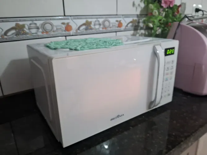 Micro-ondas 23 litros Britânia só venda retirar no bairro sítio cercado