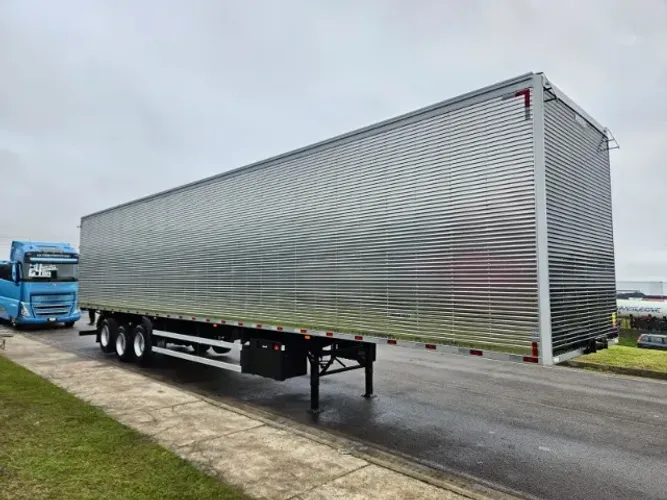 Carreta Baú Nostra 3 Eixos Ano 2027 0km 30 plts 15.40 x 2.90 s/pneu suspensão bolsa
