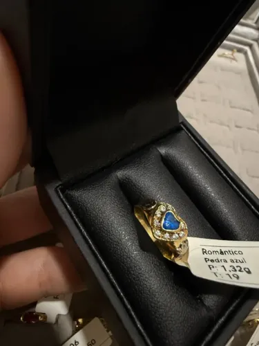 Anel solitário em ouro 18k com pedra azul