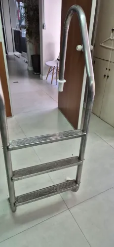 Escada para piscina em Inox 
