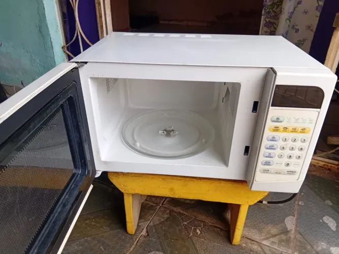 Microondas Electrolux pequeno