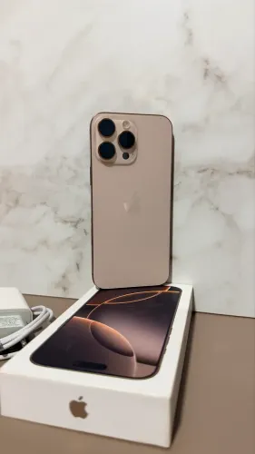 Celular iPhone 16 pro Max em estado de novo 