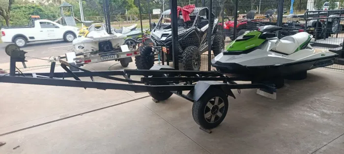 Carreta para Jet Ski usada documentada