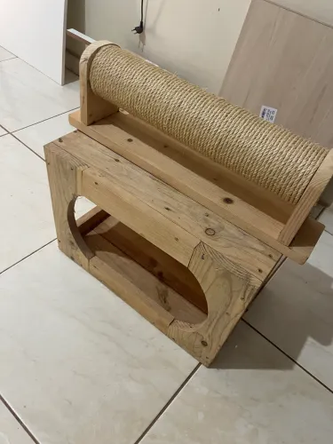 Kit Arranhador e casinha para gatos.