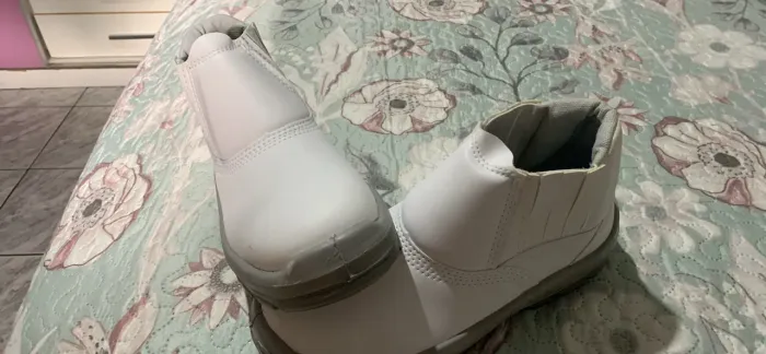 Botas nova numeração 40.Para uso de açougue e câmeras fria.$100 cada par.