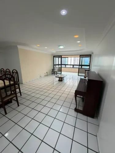 Imóvel para aluguel possui 170 metros quadrados com 3 quartos em Boa Viagem - Recife - PE
