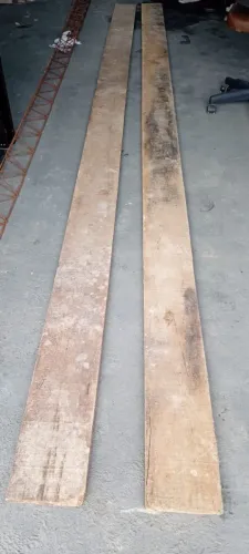 Tábuas e treliça a venda 