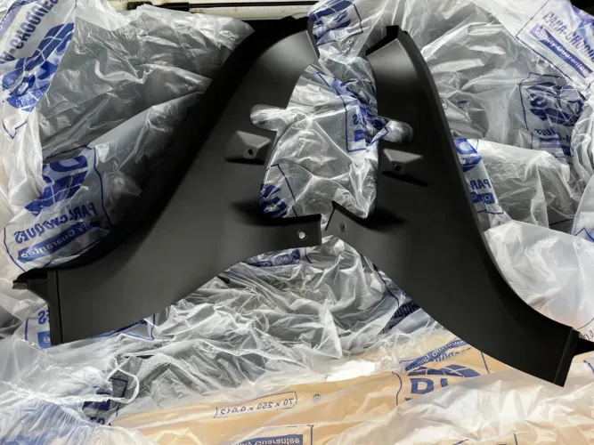 Nova Fiat Strada, Moldura de Acabamento do Vidro traseiro 