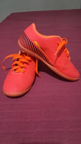 Chuteira infantil, nunca foi usada