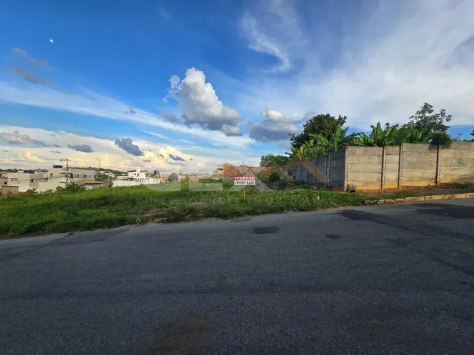Lote à venda no Bairro São Roque em Divinópolis/MG.