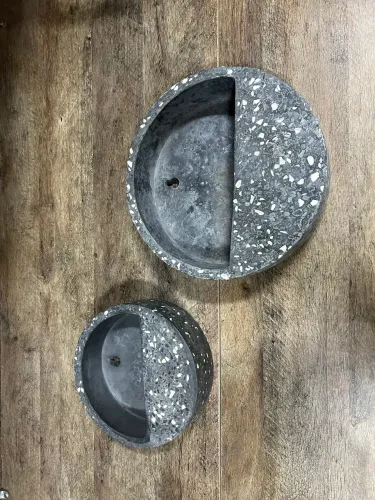 Kit com 02 Cachepô / Vaso de Parede em Cimento - Estilo Terrazzo Tok Stok