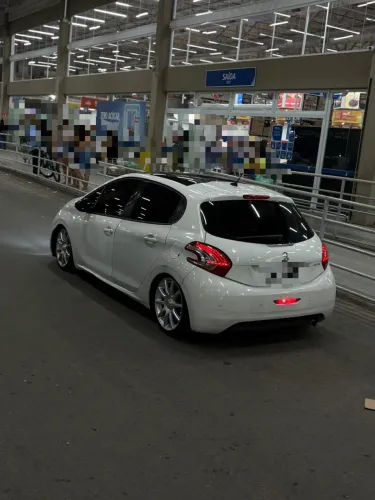 Peugeot 208 Allure 1.5 Flex 8V 5P 2014