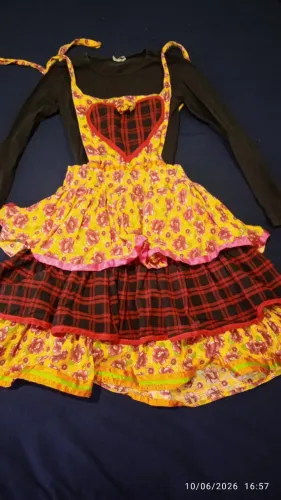LINDO VESTIDO JUNINO, COM SAPATO, SEMINOVO!TAMANHO 6 A 9 ANOS!