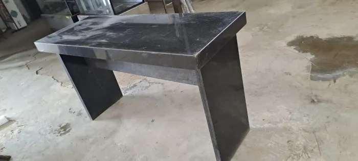 Mesa Granito Preta Expositora Robusta 1,55mx58cmx90cm