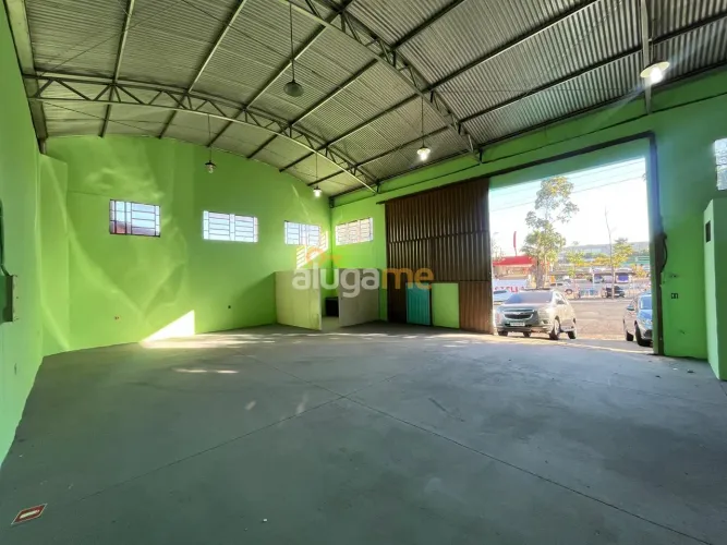 Galpão comercial na marginal da BR-153, com 145 m², próximo ao posto Chiesa.