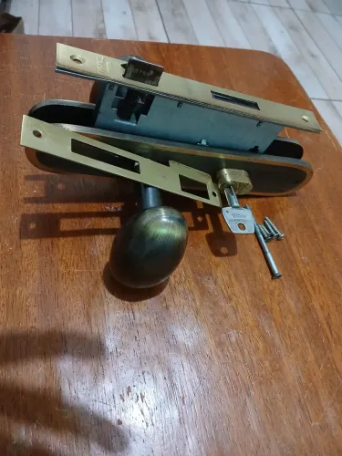 Fechadura de porta seminova complets