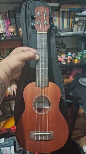 ?Ukulele Soprano Kalani (Modelo 8135) + Bag de Transporte ? Ótimo Estado!