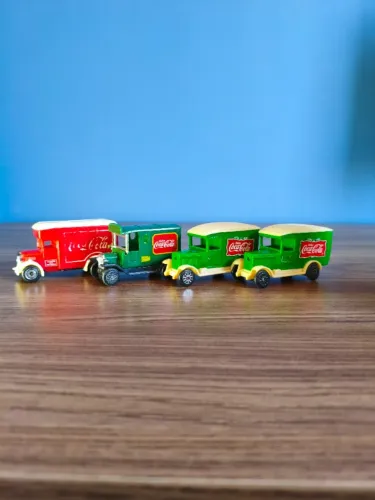 Miniaturas Clássicas Coca-Cola: Caminhões de Entrega Vintage