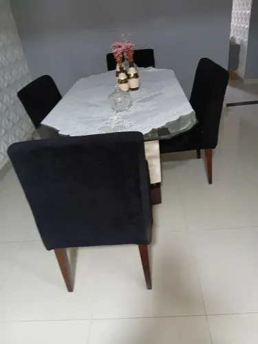 Vende-se mesa de vidro com 4 cadeiras