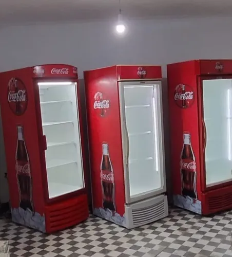 Expositoras Metal Frio Coca Cola 127v com motor novo e um mês de garantia!!!!
